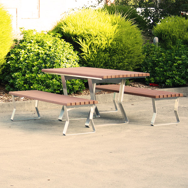 Freestanding Kiama Table